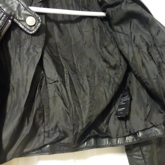BEBE black faux leather cropped jacket with quilted detailing - Picture 8 of 16